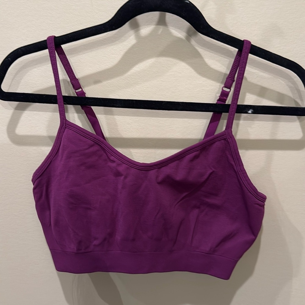 Athleta J-Hook convertible sports bra. NWOT. Size M.